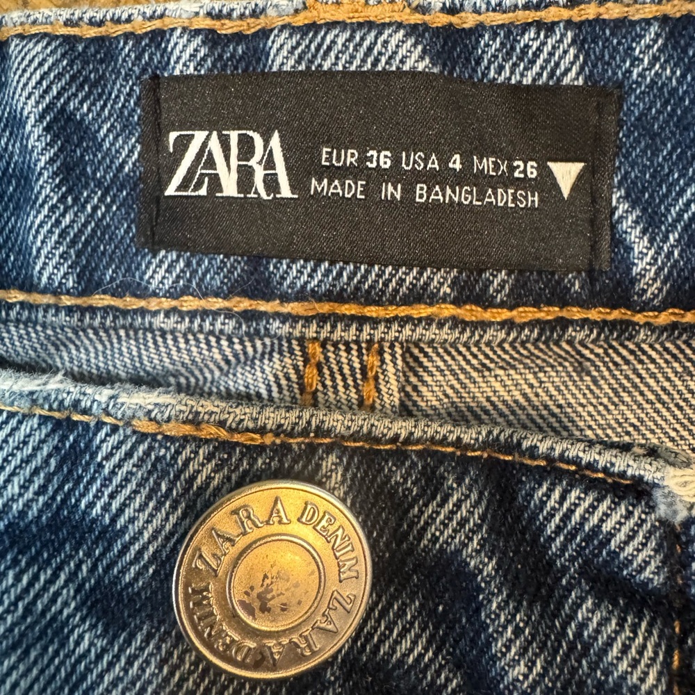 SOLD Zara Light Blue High Waist Crop 90’s Jean With Raw Hem Size 4 - Picture 2 of 14